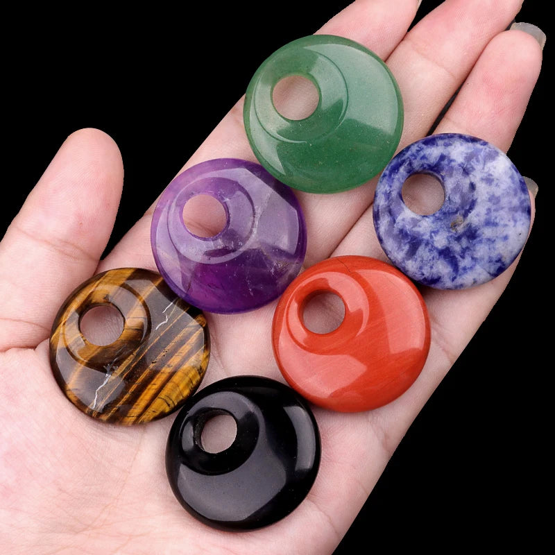 Natürliche 30 mm Donut-Edelstein-Charms für die Herstellung von Schmuck, 8 mm Loch, Polierkristall, runder Glücksmünzenschutz, Heilung