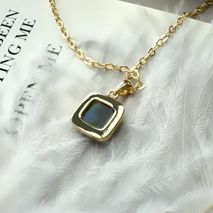 ITSMOS Halskette mit quadratischem Anhänger aus natürlichem Labradorit, einfacher Würfelstein, 14 Karat vergoldete Kette, eleganter Schmuck für Frauen, romantisch