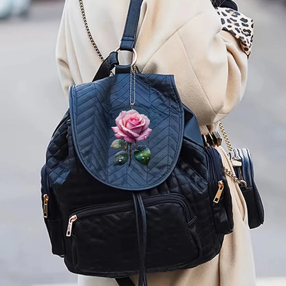 Schicker rosa Rosen-Acryl-Anhänger, vielseitiger Charme, bezaubernder Blumen-Schlüsselanhänger für Autospiegel, Rucksack, Zuhause, festliche Party, Geschenk und Dekoration