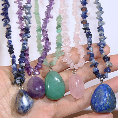 Natürliche Amethyst- und Kristallquarz-Chip-Perlen-Choker-Halskette, Böhmischer Unregelmäßiger Heilstein-Schmuck für Frauen