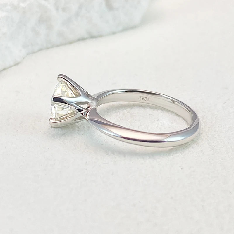 NeeTim 0,5–5 ct Moissanit-Ring für Damen, 925er Sterlingsilber mit weißvergoldetem Labordiamant, Verlobungs- und Ehering-Schmuck