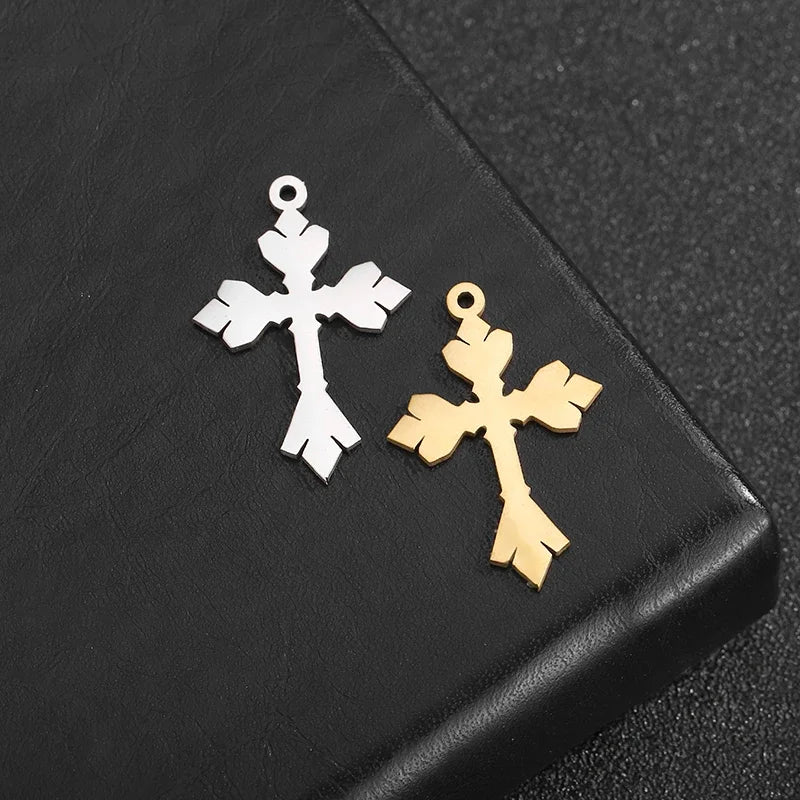 10 Stück/Lot Neue Edelstahl-Kreuzanhänger für Schmuckherstellung Kreuz-Schmuckherstellungs-Charms Zubehör