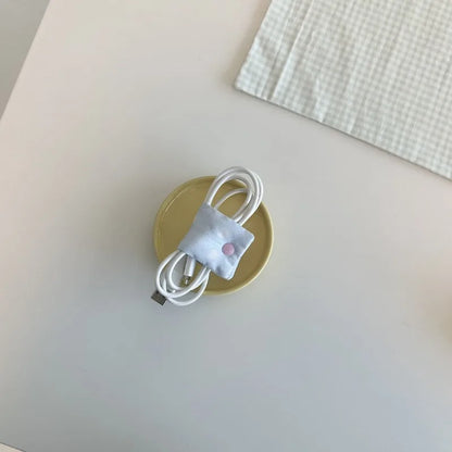 Niedlicher Herz-Kabelorganizer aus Stoff, Süßer Tragbarer Kabelclip für Ladegeräte, Handykabel und Reisekabelmanagement