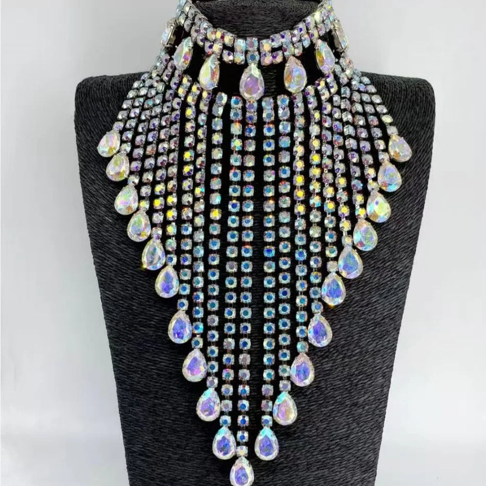 Diamantbesetzte Halskette im böhmischen Stil für Abend, Party, Hochzeit, Abendessen, Damen-Accessoire, eleganter Anhänger in Wassertropfenform