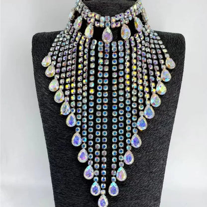 Diamantbesetzte Halskette im böhmischen Stil für Abend, Party, Hochzeit, Abendessen, Damen-Accessoire, eleganter Anhänger in Wassertropfenform