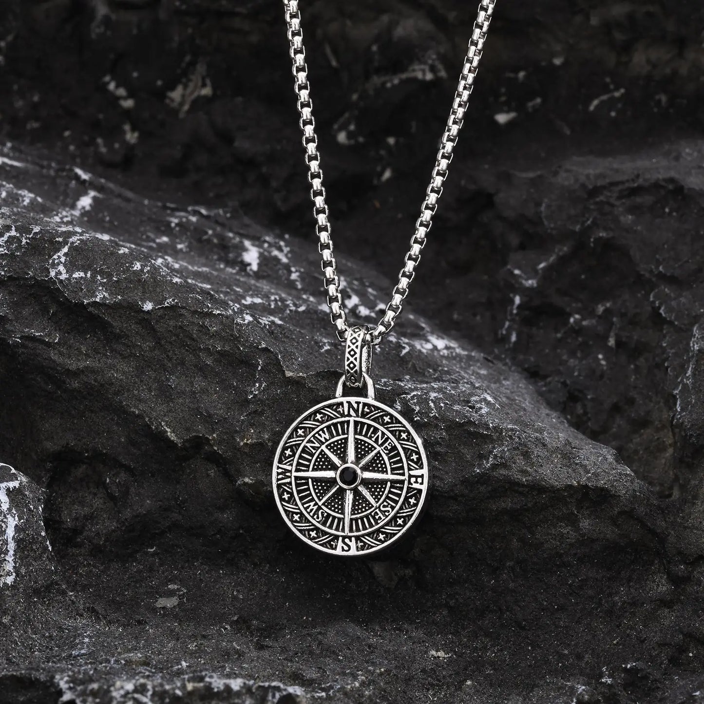 Vnox Vintage Compass Pendant Necklaces for Men and Boys, Stainless Steel Coin Necklace, Rock Hiphop Collar, Graduation Gid Gift