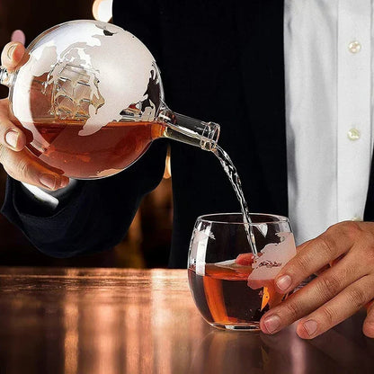 Kreatives Globus-Dekan ter-Set mit bleifreier Karaffe, exquisitem Holz ständer und 2 Whisky gläsern Whisky-Dekan ter Globe Grade-Geschenk