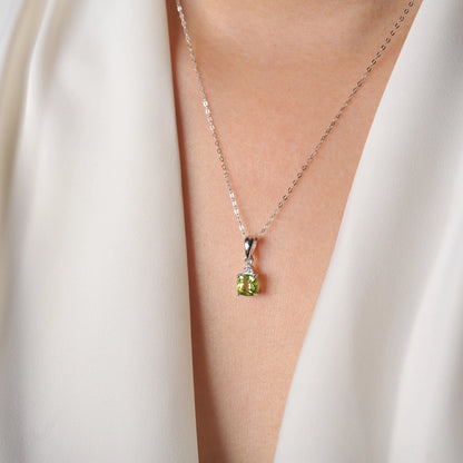 Potiy 1 Karat Kissen, natürlich geschliffene echte Peridot-Anhänger-Halskette mit 45,7 cm langer Spurkette aus 925er Sterlingsilber