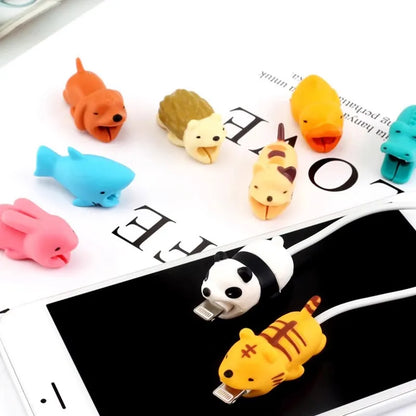 Datenkabel Schutzhülle Kabelaufwicklung Niedlicher Tierbiss Kabelschutz für iPhone Panda Bites Puppe Modellhalter