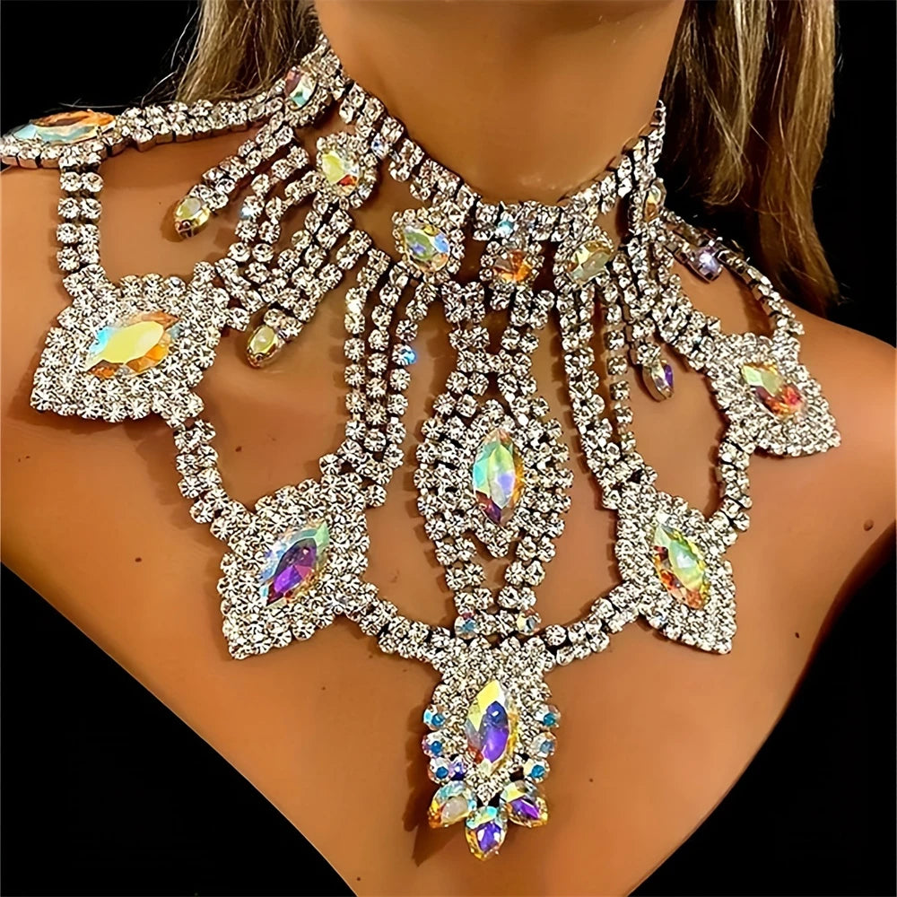 Bezaubernde exquisite Edelstein-Halskette für Damen, AB-farbige große übertriebene Strass-Halskette, Braut- und Hochzeitsschmuck