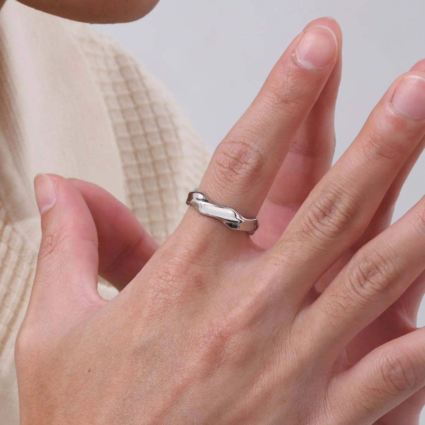 Einfache Mobius-Ringe für Männer und Jungen, einfacher Paar-Fingerring aus Edelstahl, Punk-Vintage-Schmuckgeschenke