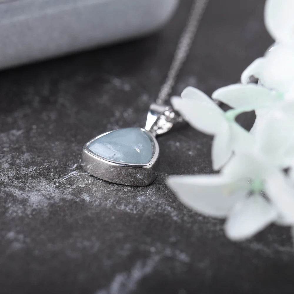 ITSMOS Halskette mit Anhänger aus natürlichem Labradorit, Aquamarin, Dreieck, blaues Licht, Stein-Halskette, schlichter, eleganter Schmuck für Frauen
