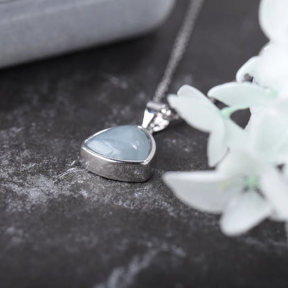 ITSMOS Halskette mit Anhänger aus natürlichem Labradorit, Aquamarin, Dreieck, blaues Licht, Stein-Halskette, schlichter, eleganter Schmuck für Frauen