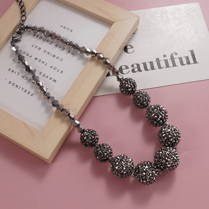 Glamouröse Gunmetal-Halskette mit facettierten Perlen und funkelnden Pavé-Kugeln, Statement-Halsband für Damen, modischer, edgy Party-Schmuck