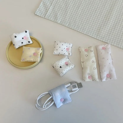 Niedlicher Herz-Kabelorganizer aus Stoff, Süßer Tragbarer Kabelclip für Ladegeräte, Handykabel und Reisekabelmanagement