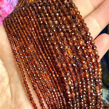 Feine 100 % Natursteinperlen, facettierter roter Granat, loser runder Edelstein für Schmuckherstellung, DIY-Armband, Halskette, Charm, 2–4 mm
