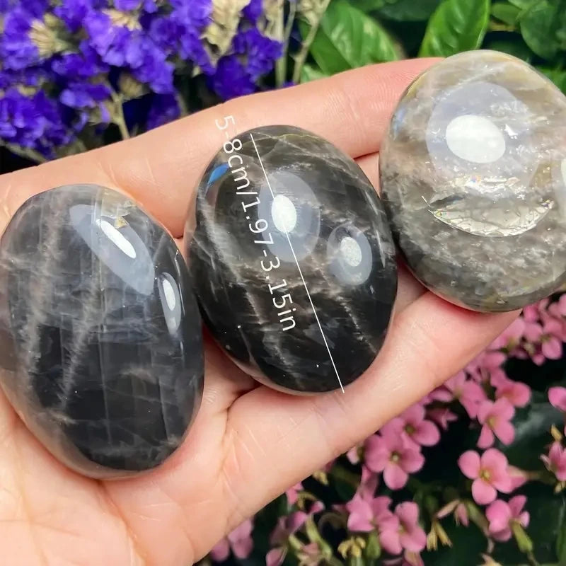 1 Stück schwarzer Mondstein-Palmenstein, polierter natürlicher Kristalledelstein zur Entspannung und Linderung, parfümfreier massiver Mondstein, getrommelter Stein