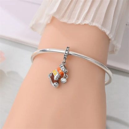 Klassische rote High Heels und goldene Turnschuhe aus 925er-Sterlingsilber, Fußball-Trophäe, baumelnder Charm, passend für Armbänder, Boutique-Schuhserie, Geschenke