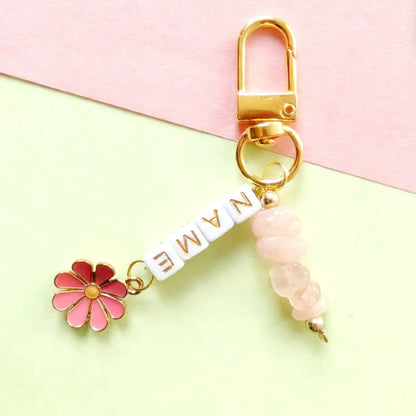 1 STÜCK personalisierter Schlüsselanhänger aus Metall mit Gänseblümchen-Blume/Schmetterling, Kristallstein/Lapislazuli-Rohstein-Anhänger, Weihnachtsgeschenk