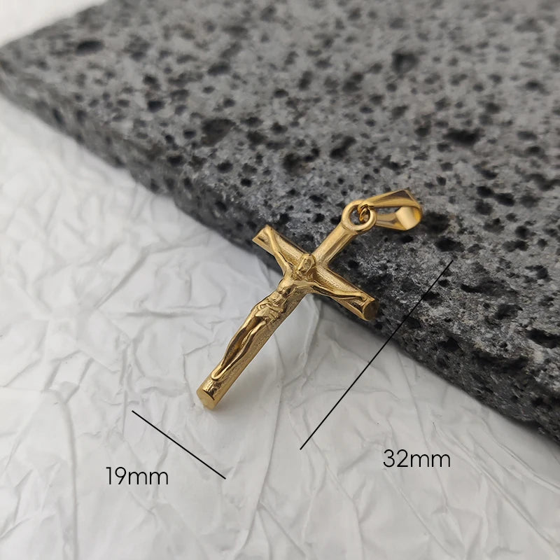 Neues Design 18K vergoldeter wasserdichter Jesus-Kreuz-Anhänger aus Edelstahl für Männer, religiöse Charms
