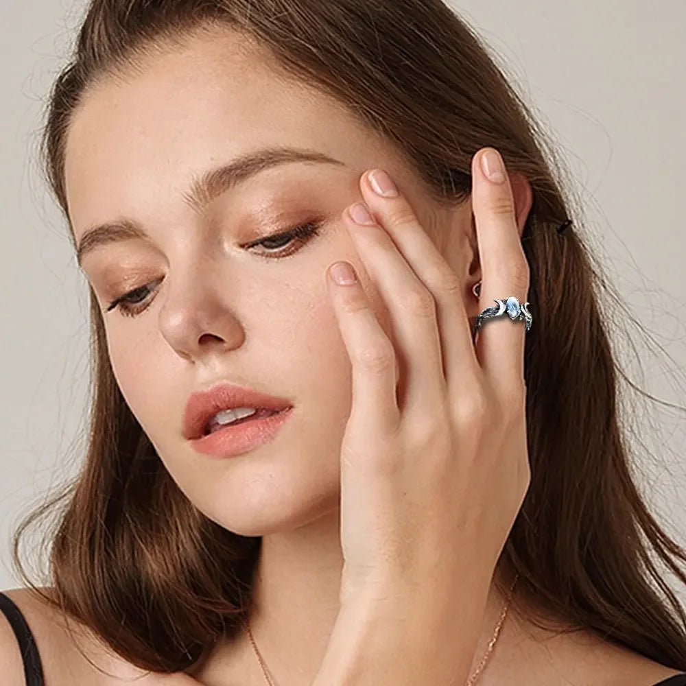 YILUOCD Vintage Natürliche Mondstein Ring Hexerei Triple Mond Göttin Ringe für Frauen Verlobung Party Hochzeit Schmuck Anillos