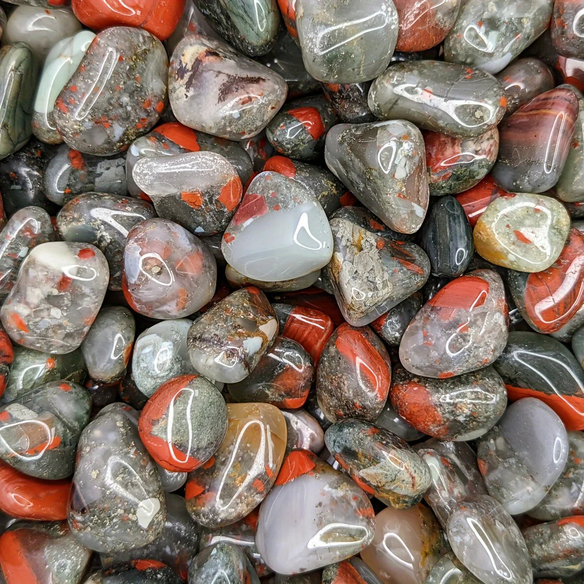 Natura Afrikanischer Blutstein, Partikel aus afrikanischem Blutstein, natürlicher Blutstein, Kristallgeschenk