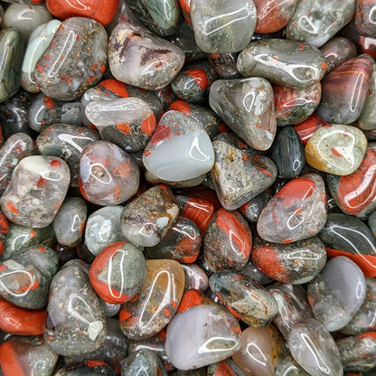 Natura Afrikanischer Blutstein, Partikel aus afrikanischem Blutstein, natürlicher Blutstein, Kristallgeschenk