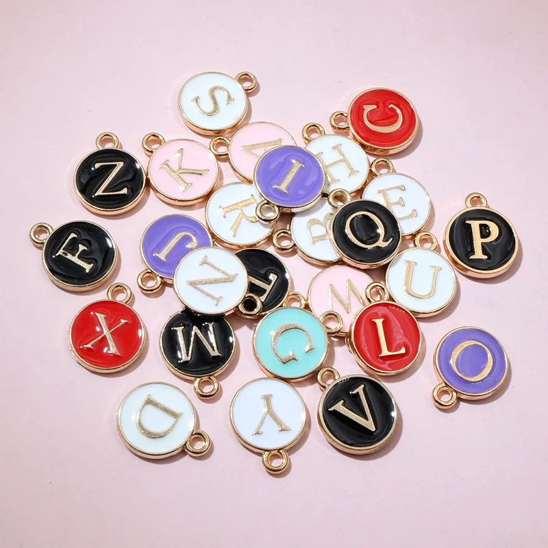 26 Stück 12x14mm A-Z Buchstaben Charms Emaille Alphabet Initial Letter Charms Anhänger Handgemachtes DIY Armband Schmuck Herstellung Zubehör