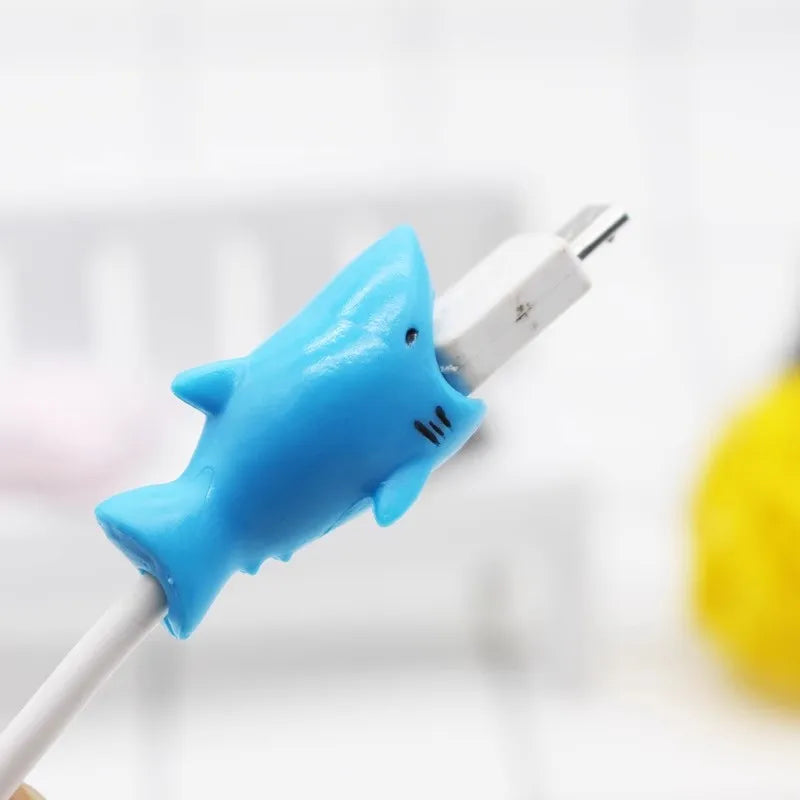 Datenkabel Schutzhülle Kabelaufwicklung Niedlicher Tierbiss Kabelschutz für iPhone Panda Bites Puppe Modellhalter