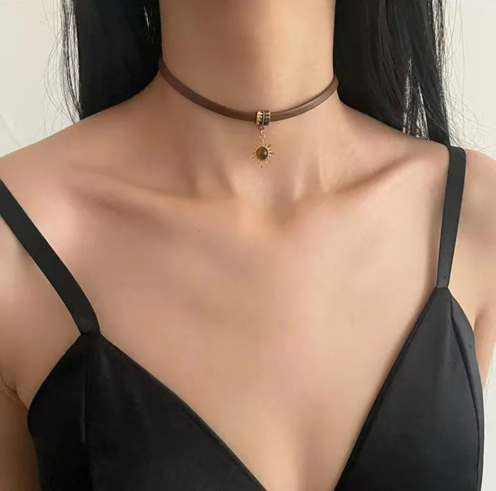 Vintage Stein Sonne Anhänger Halsketten Braun PU Leder Halsband Halskette Für Frauen Mädchen Trendy Herbst Winter Mode Schmuck Geschenke