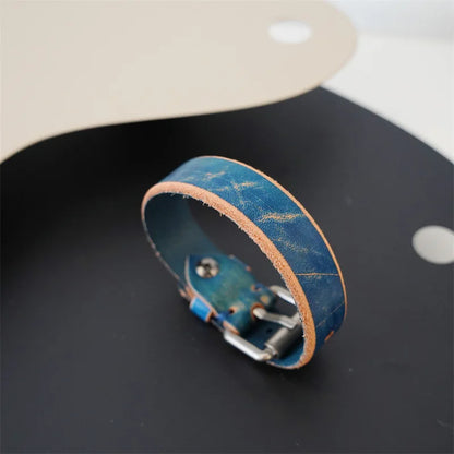 MKENDN Vintage pflanzlich gegerbtes Rindsleder-Manschettenarmband für Männer und Frauen, Punk-Armreif, geriebenes Distressed-Denim-farbiges Armband