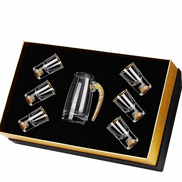 Goldfolie Baijiu Tasse Weinspender Set Kleines Weinglas für den Haushalt Ein-Schuss-Glas Chinesisches Weinset mit abgestufter Getränkehalter