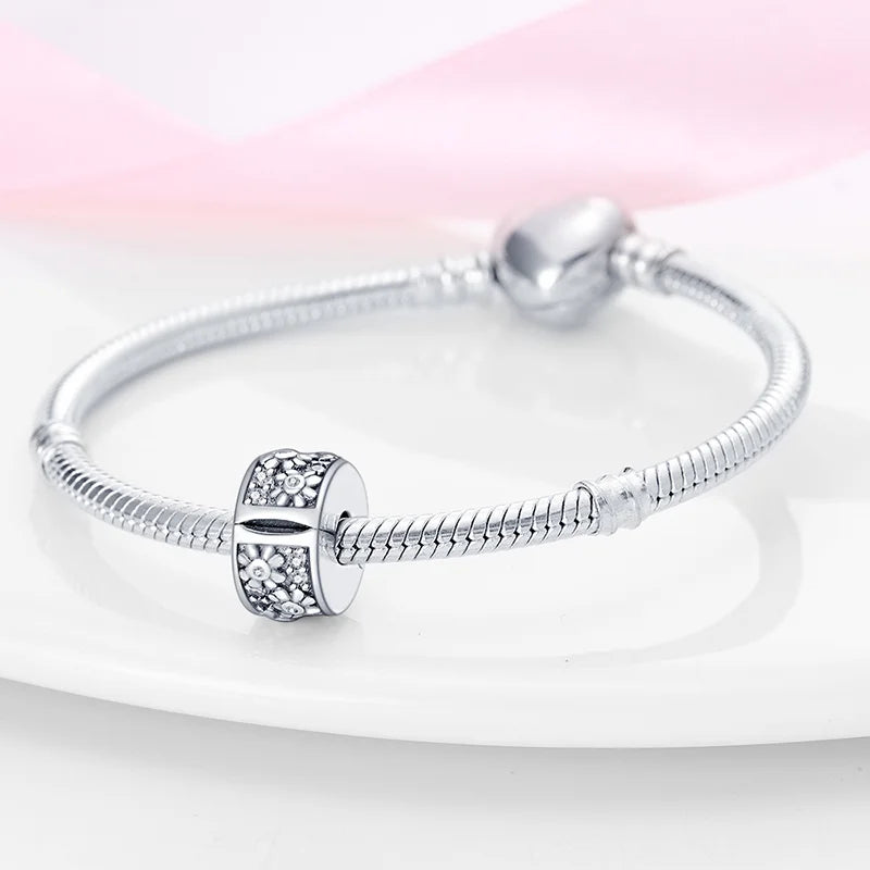 Kleeblatt-Schneeflockenfarbene Sicherheitsschnalle aus 925er Sterlingsilber für modische Damen-Charm-Perlen, geeignet für DIY-Armbänder