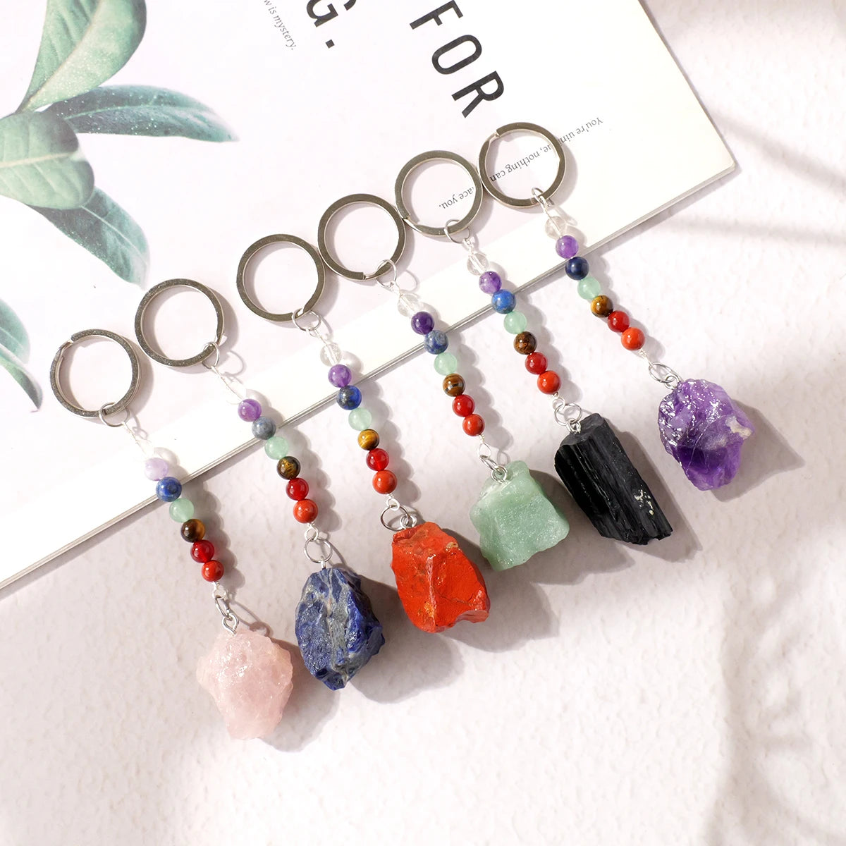1 Stück natürlicher Kristall-Schlüsselanhänger mit sieben Chakra, Kristall-Rohstein-Anhänger, handgefertigter Schmuck, Festival-Geschenk