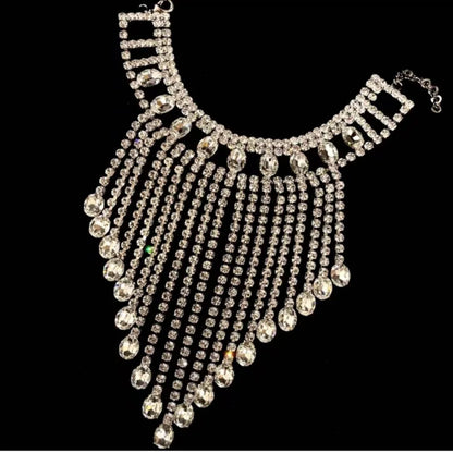 Diamantbesetzte Halskette im böhmischen Stil für Abend, Party, Hochzeit, Abendessen, Damen-Accessoire, eleganter Anhänger in Wassertropfenform