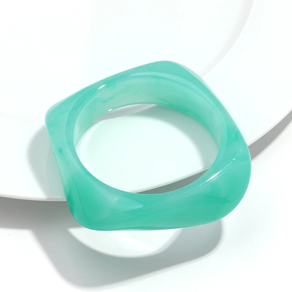 Vintage Acryl große bunte geometrische unregelmäßige Armreifen für Frauen trendige Harz breite Manschette Armreifen Armbänder 2025, Modeschmuck