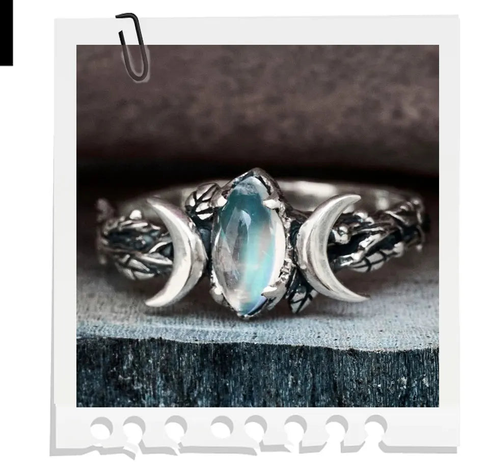 YILUOCD Vintage Natürliche Mondstein Ring Hexerei Triple Mond Göttin Ringe für Frauen Verlobung Party Hochzeit Schmuck Anillos