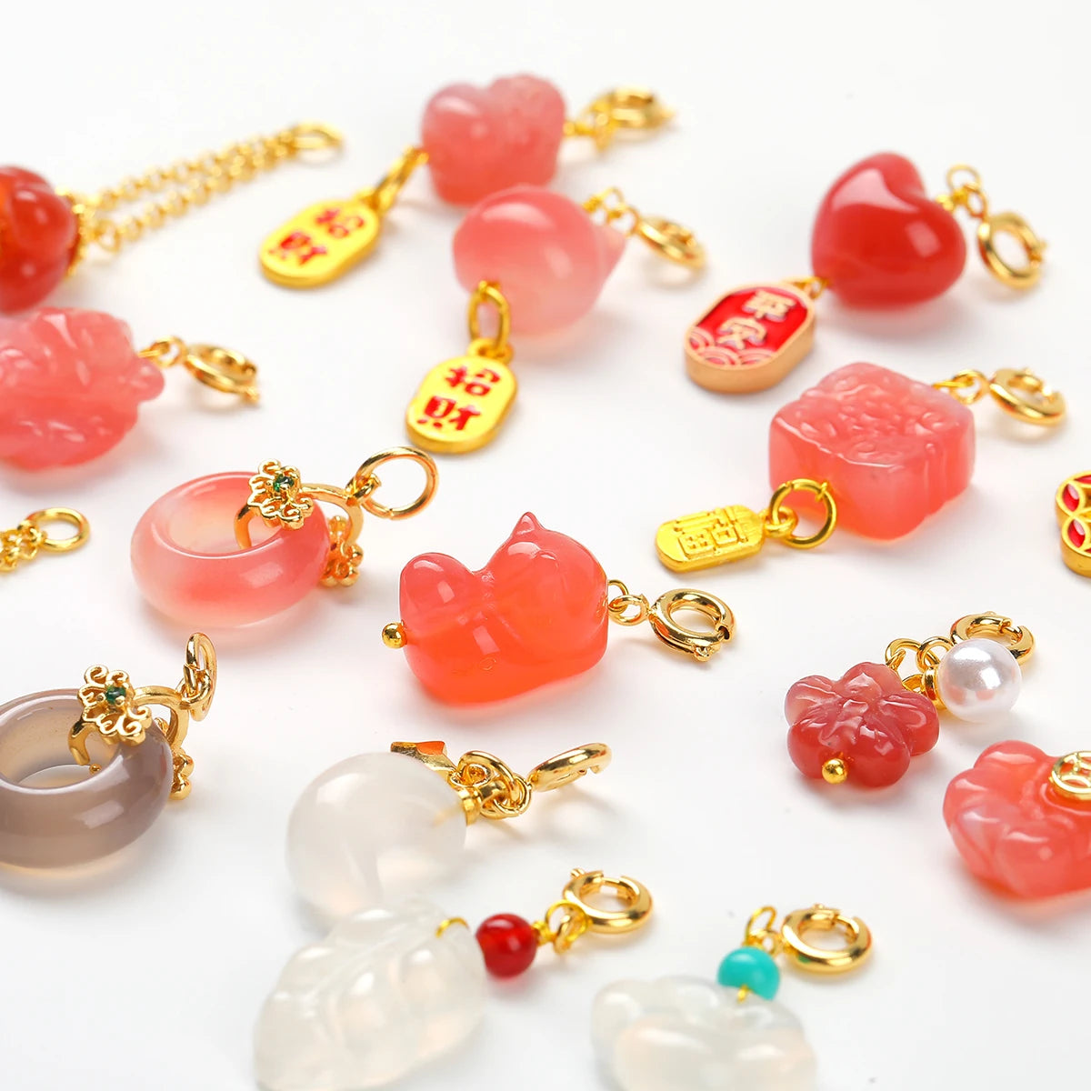 1 Stück Naturstein Salzquelle Achat geschnitzt Cartoon Katze Anhänger niedliche Charms für Schmuckherstellung DIY Armband Halskette Zubehör