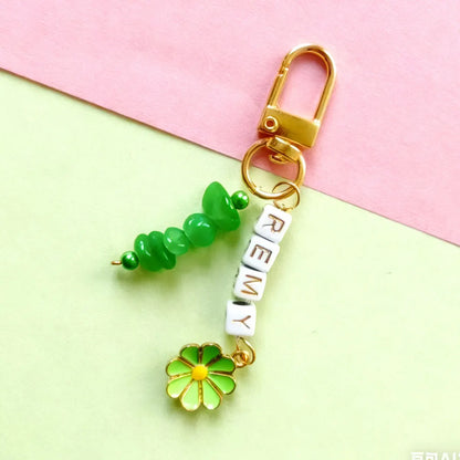 1 STÜCK personalisierter Schlüsselanhänger aus Metall mit Gänseblümchen-Blume/Schmetterling, Kristallstein/Lapislazuli-Rohstein-Anhänger, Weihnachtsgeschenk