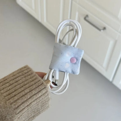Niedlicher Herz-Kabelorganizer aus Stoff, Süßer Tragbarer Kabelclip für Ladegeräte, Handykabel und Reisekabelmanagement