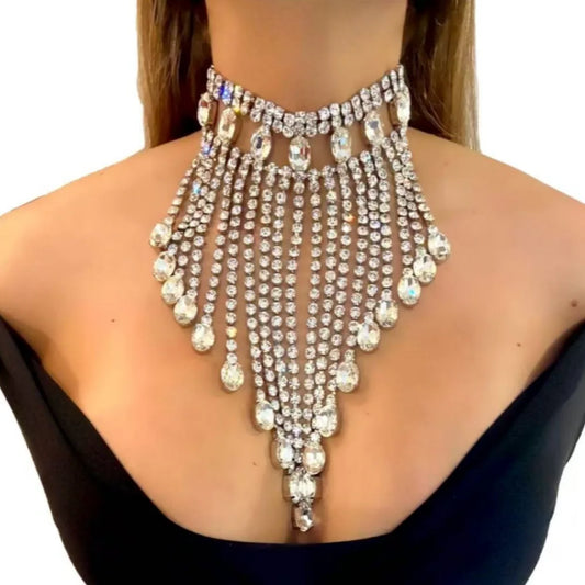 Diamantbesetzte Halskette im böhmischen Stil für Abend, Party, Hochzeit, Abendessen, Damen-Accessoire, eleganter Anhänger in Wassertropfenform