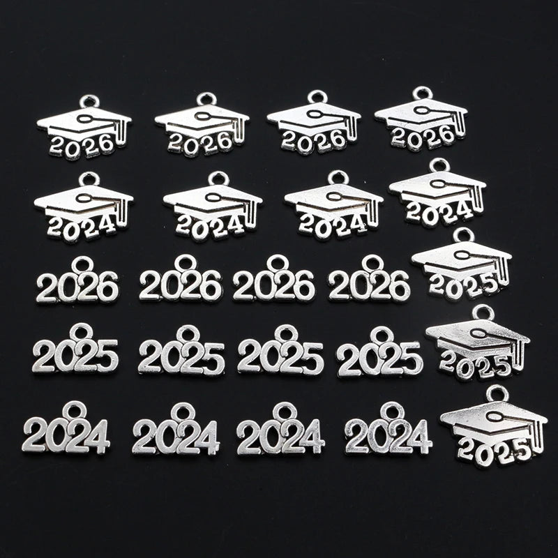 50 Stück 9x14mm Jahr Nummer 2026 2027 2028 Anhänger Charms DIY Schmuck Herstellung Schmuck finden antike versilbert Zubehör