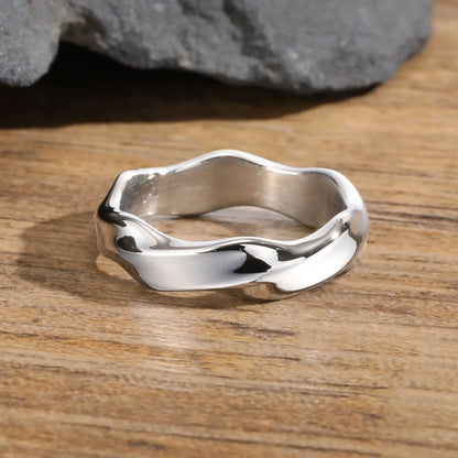 Einfache Mobius-Ringe für Männer und Jungen, einfacher Paar-Fingerring aus Edelstahl, Punk-Vintage-Schmuckgeschenke
