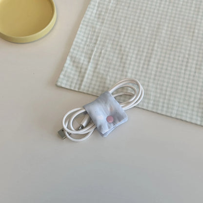 Niedlicher Herz-Kabelorganizer aus Stoff, Süßer Tragbarer Kabelclip für Ladegeräte, Handykabel und Reisekabelmanagement