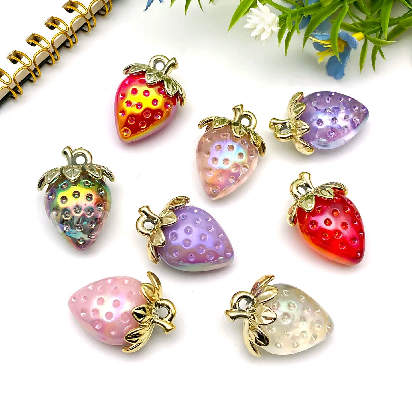 4/8 Stück saftige 3D-Erdbeer-Charms – Erstellen Sie bezaubernden DIY-Schmuck! (Perfekt für Sommeraccessoires und Geschenke)
