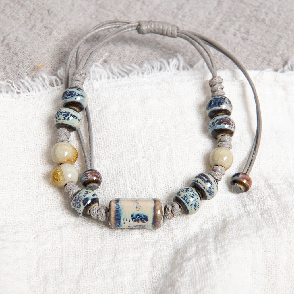 Handgefertigtes blaues Muster-Keramikarmband mit Röhrenperle, verstellbares Seil, Vintage-Schmuck im ethnischen Stil S03-115