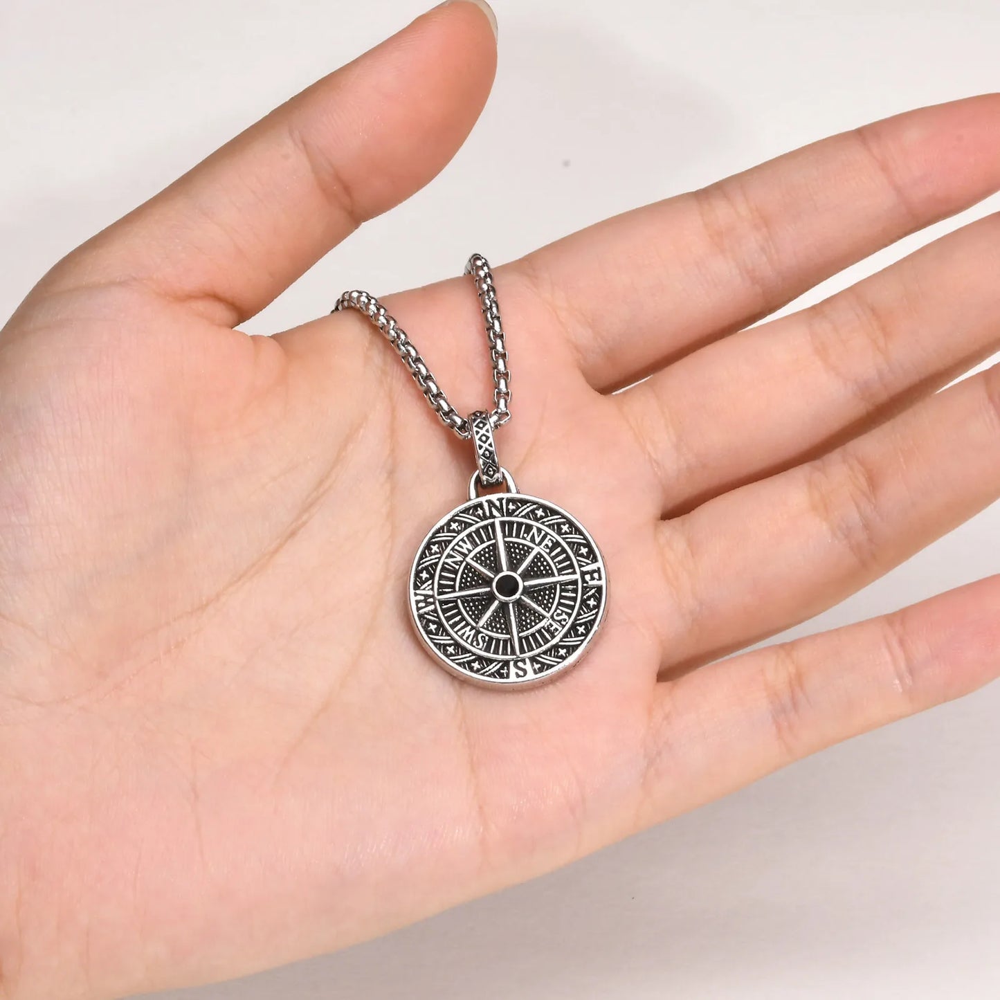 Vnox Vintage Compass Pendant Necklaces for Men and Boys, Stainless Steel Coin Necklace, Rock Hiphop Collar, Graduation Gid Gift
