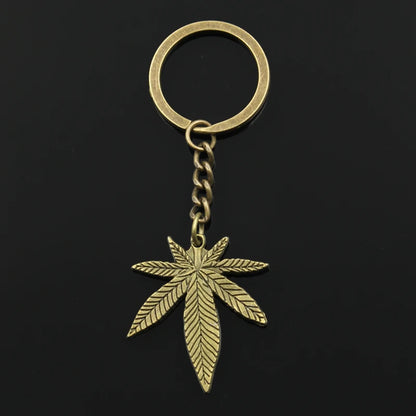 Mode Schlüsselanhänger Metall Schlüsselanhänger Schlüsselanhänger Schmuck Antik Gold Farbe Bronze Silber Farbe vergoldet Ahornblätter 39x34mm Anhänger