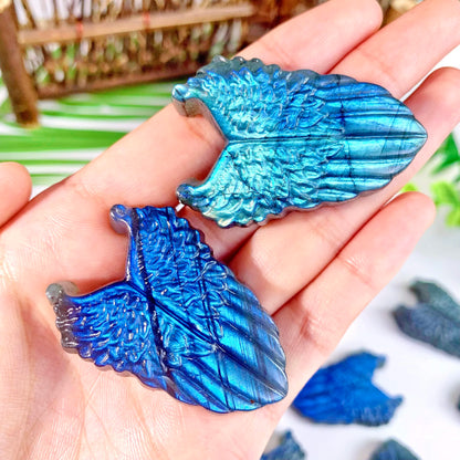 1pc zufällige hochwertige Labradorit Flügels child natürliche Kristalls chnitzerei, Edelsteins chmuck, Glitzer, Halloween-Geschenk, Heim dekoration