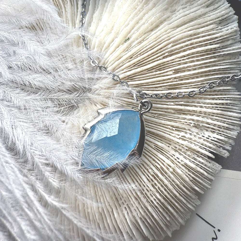 ITSMOS Labradorit Blatt Anhänger Halskette Labradorit Energiestein Anhänger Herz Heilkristall Spiritueller Schmuck für Frauen Geschenk